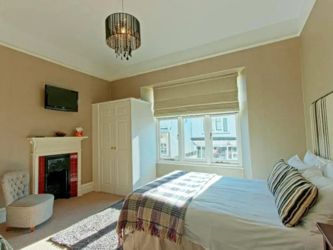 Monties Guest House