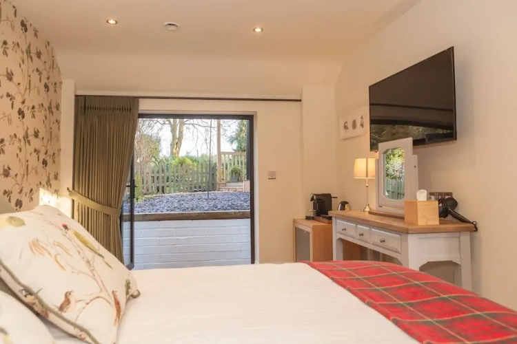 Deluxe Cottage with garden view