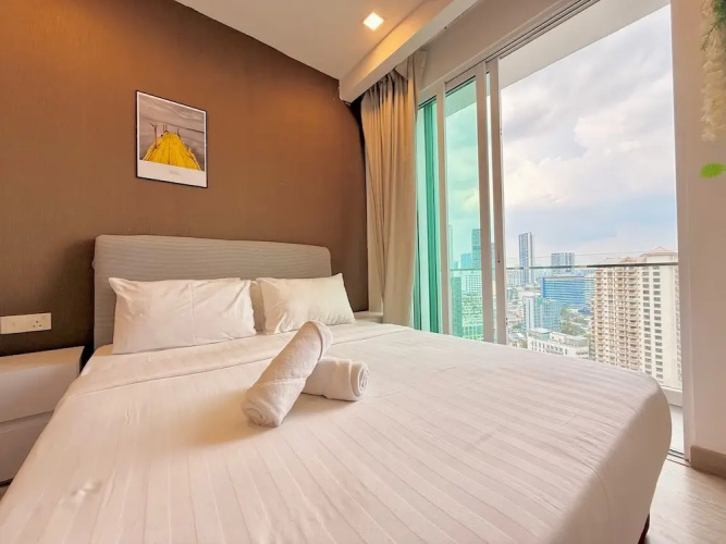 Crystal Suites At Ramada Hotel