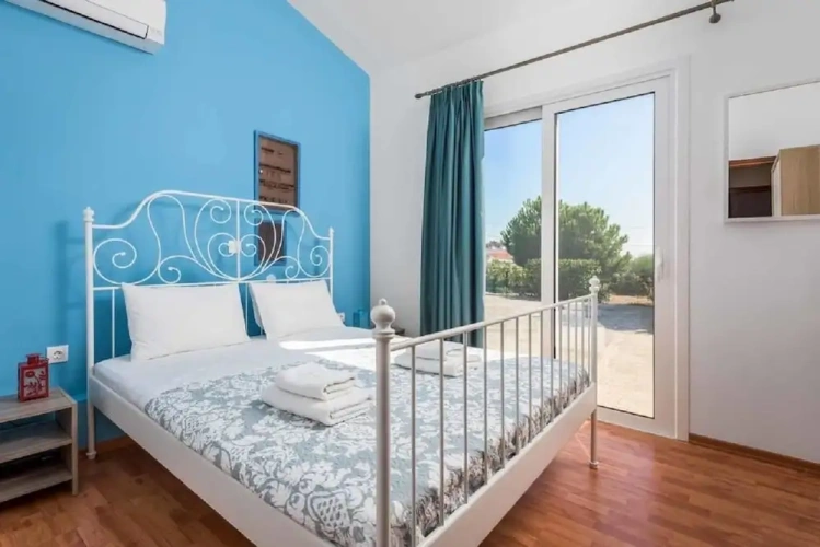 4 Bedrooms Villa