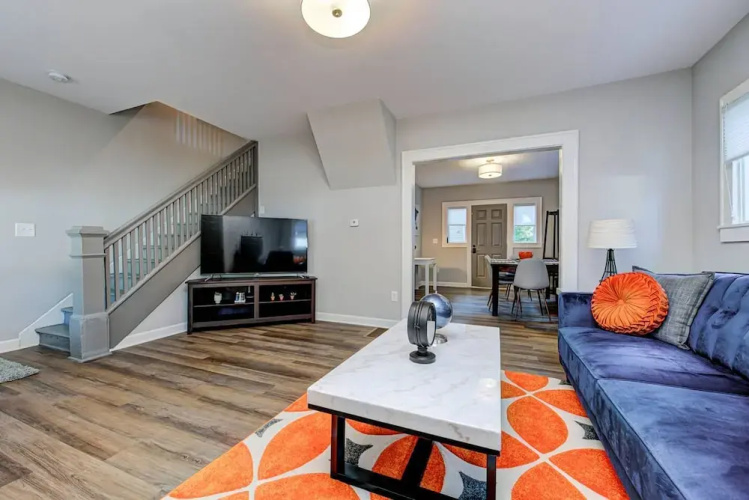 Chic Spacious Downtown Retreat