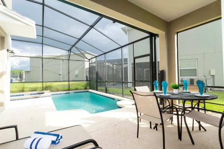 5 Bedrooms Standard Family room