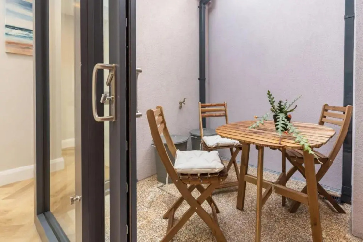 LOVELY 2bed HOME with patio & fast reliable WIFI