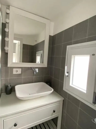 Bari LandLord 242