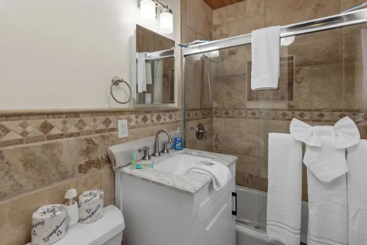 Ivvy Bear Lodge