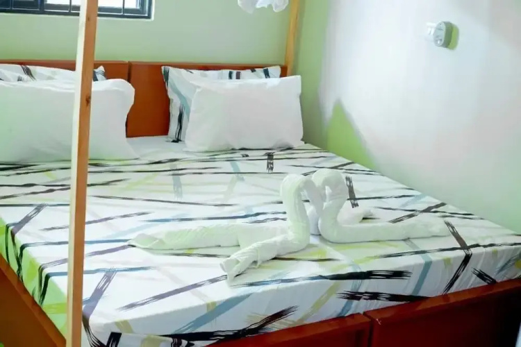 L &j modern backpackers BnB