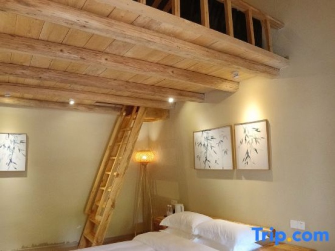 Deluxe Attic room