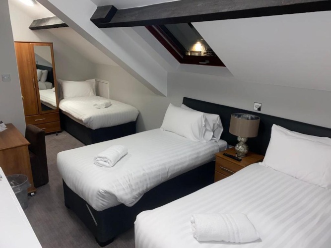 Standard Triple room