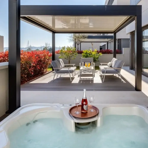 2 Bedrooms Luxury Apartment with partial sea view