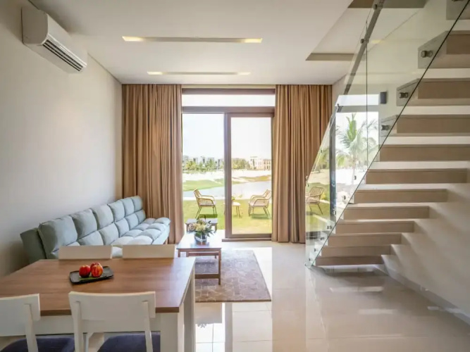 Elegant Lagoon View With Balcony