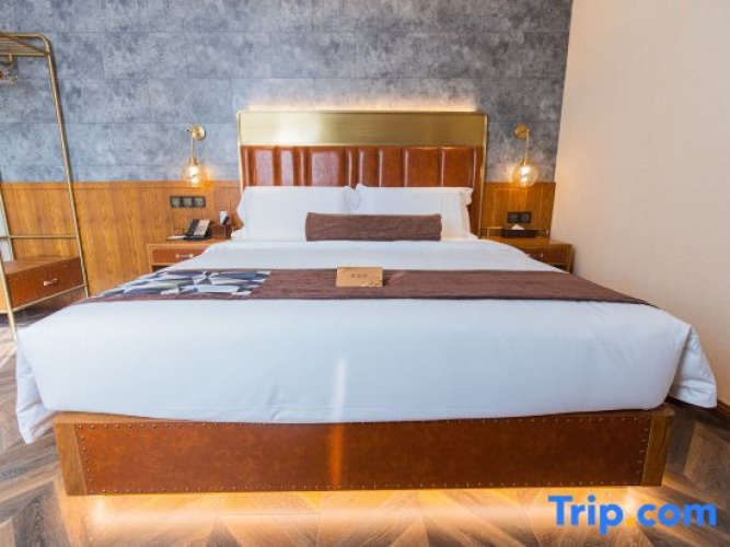 Deluxe Triple Suite