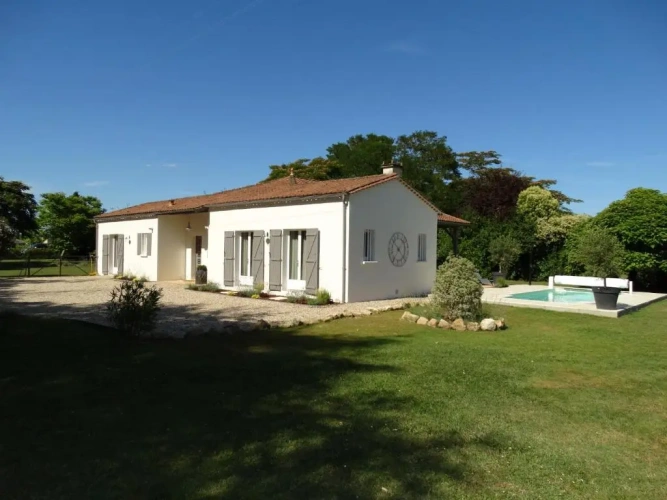 3 Bedrooms Villa