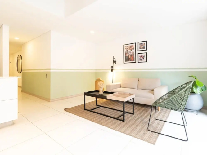 Panoramic 3 BR w Balcony in Laureles Medell n