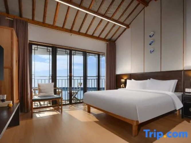 Standard Double room with lake view