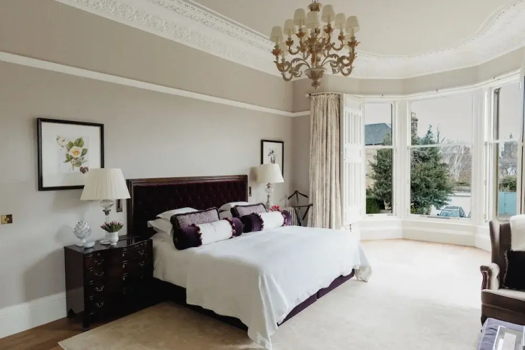 Private and Prestigious Luxury Home