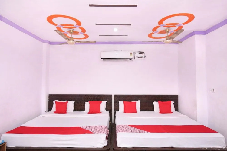 OYO 19565 Hotel Galaxy