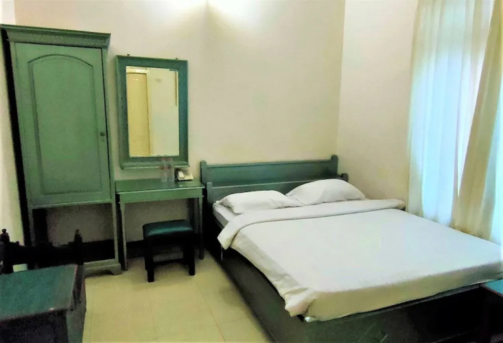Hotel Savitri Country