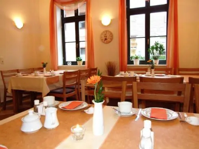 Hotel garni "Alte Warener Zeitung"