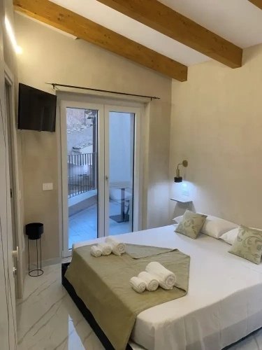 Standard Double room with partial sea view