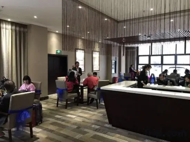 Yiqing Holiday Hotel