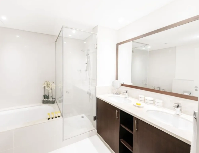 4 Bedrooms Apartment with view