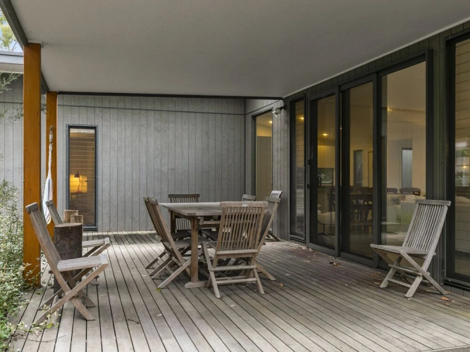 Hidden Escape Free Wifi & Foxtel Surfside PET Friendly