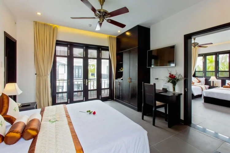 2 Bedrooms Standard Family room with balcony and with river view