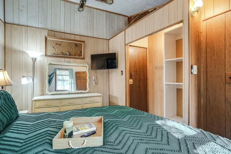 7 Mi to Main Street: Cabin w/ Deck in Stanley!
