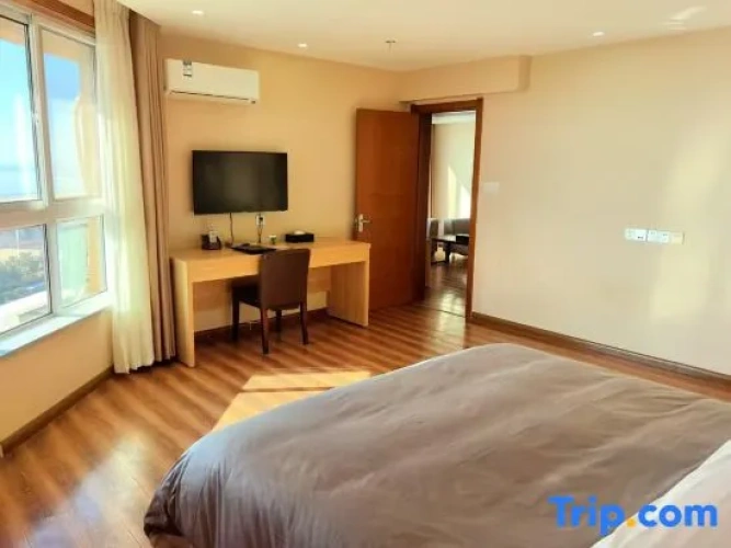 Deluxe Triple Family Suite