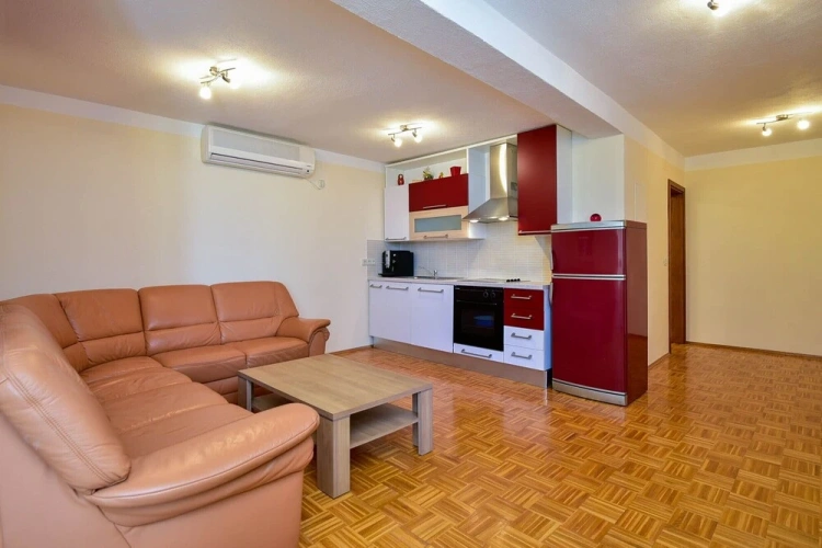 2 Bedrooms Classic Apartment