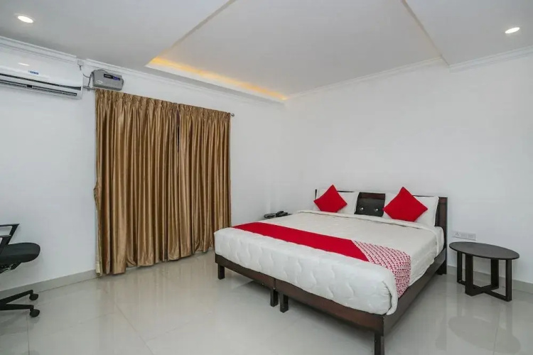 Hotel Cosmopolitan By OYO Rooms