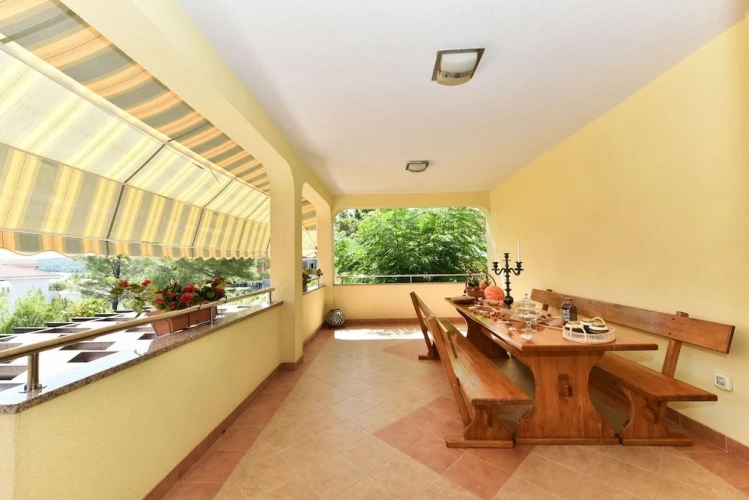 3 Bedrooms Villa with balcony