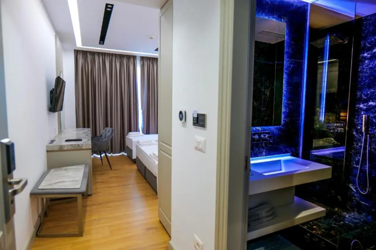 Chimaera Hotel