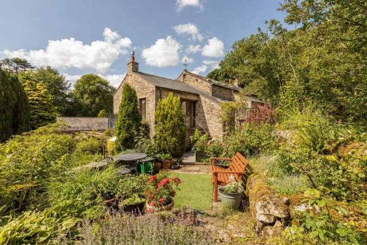 2 Bedrooms Cottage