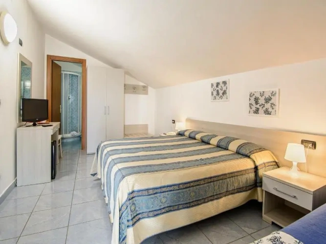 Economy Triple room with balcony
