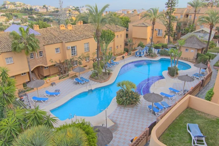 2 Bedrooms Apartment with pool view