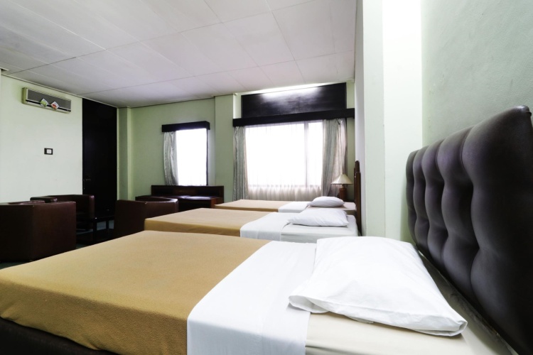 Standard Triple room