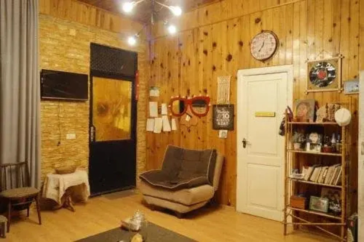 Hostel 13