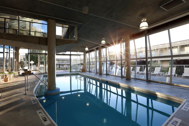 Best Western Plus Kelowna Hotel & Suites photo 14