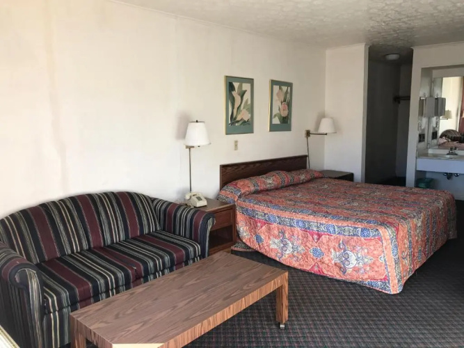 Flagship Inn