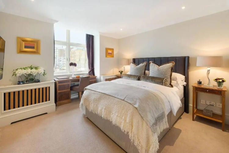 Grand Ambassadorial Duplex Apartment Hyde Park