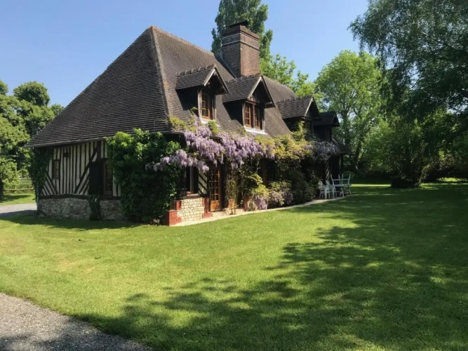 5 Bedrooms Cottage
