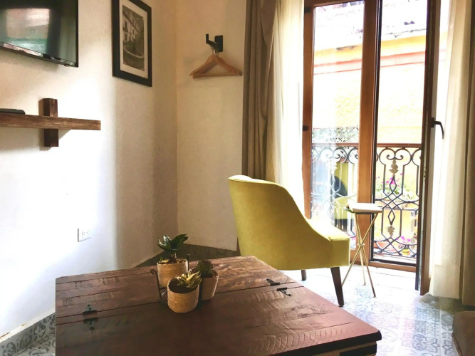 Casa 14 Hotel & Café