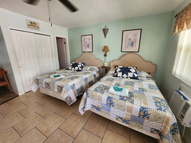 Silver Sands Motel