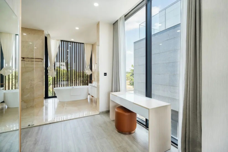 Deluxe Riverfront Pool Villas Danang