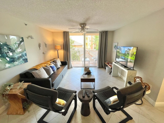 Exclusive Condo 10 Min to the Beach