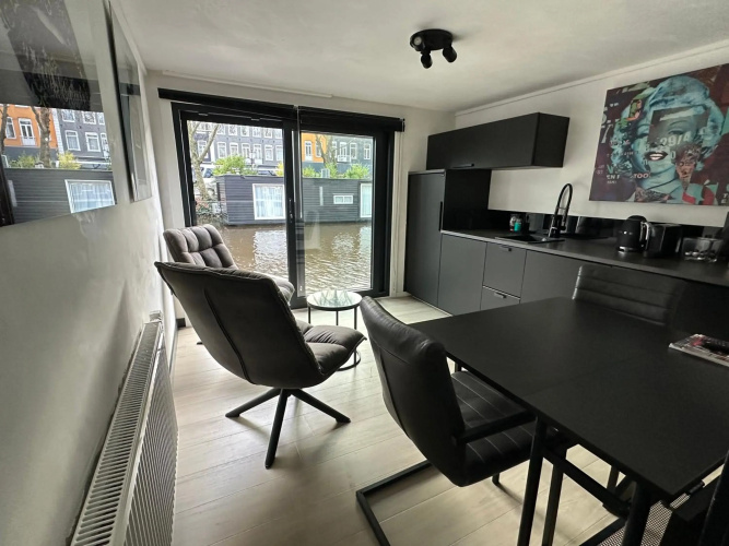 A'dam Houseboat