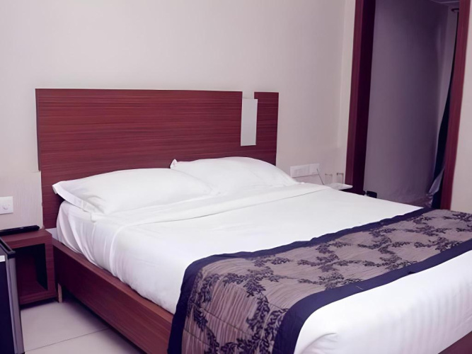 Hotel Sheela Shree Plaza
