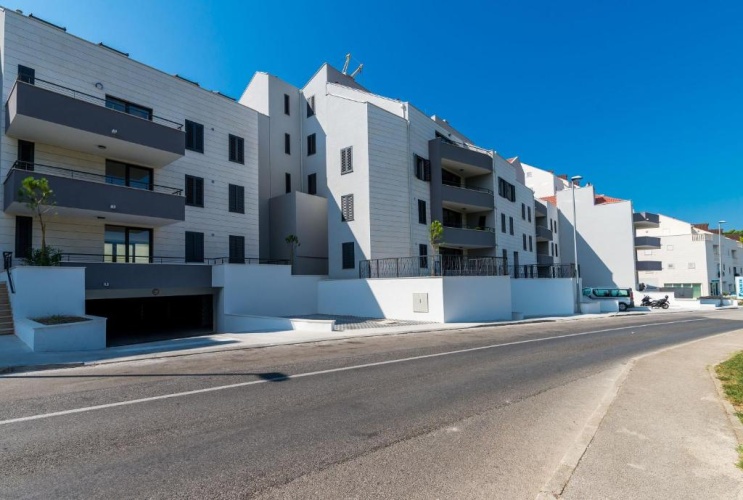3 Bedrooms Apartment