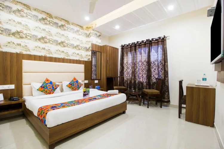 FabHotel Royal Villa